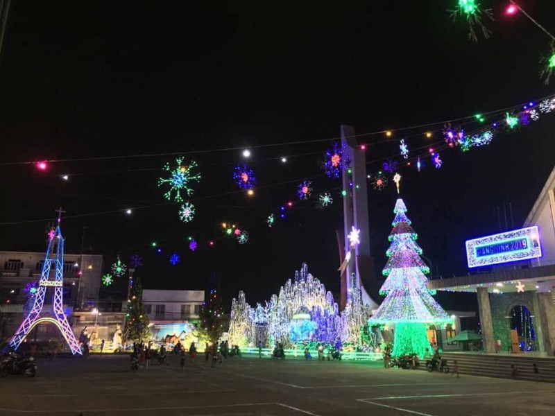 Văn hoá - Chùm ảnh: Không khí Giáng sinh rộn ràng, đầy màu sắc tại các tỉnh miền Nam (Hình 5).