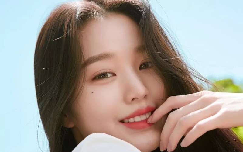 Mẹo trang điểm nhanh, nhẹ nhàng đi chơi Tết- Ảnh 2. 10 mẹo trang điểm tôn lên nét đẹp tự nhiên của bạn