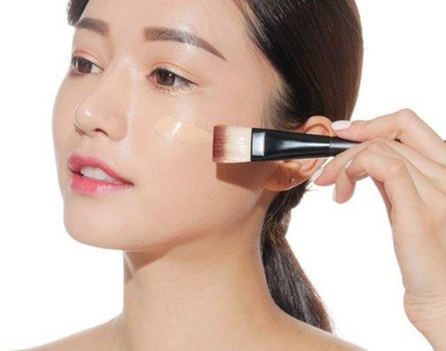 Mẹo trang điểm nhanh, nhẹ nhàng đi chơi Tết- Ảnh 3. Mẹo trang điểm nhanh, nhẹ nhàng đi chơi Tết- Ảnh 3.