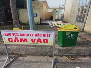 Người cách ly ném hoa bác sĩ tặng vào thùng rác gọi điện xin lỗi bệnh viện