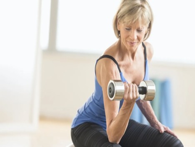 5 bài tập giữ dáng cho phụ nữ trên 50 tuổi