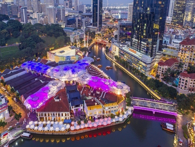 Slingshot Singapore tại Clarke Quay: “Chạm bầu trời” trong vài chục giây