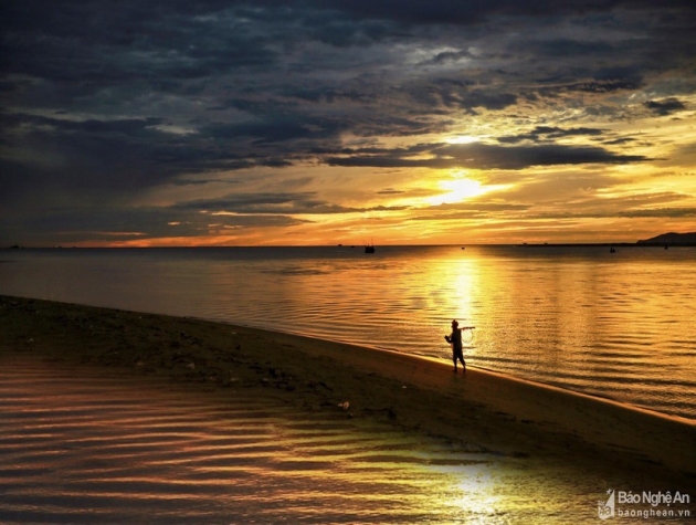 Ngẩn ngơ ngắm bình minh tuyệt đẹp nơi cửa sông Lam