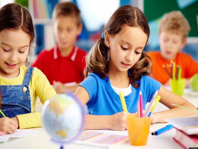 Trẻ chưa biết chữ, có nên cho học ngoại ngữ?